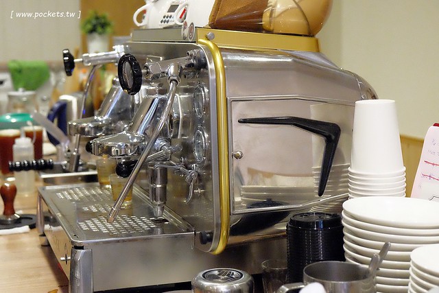 小原咖啡┃台中西區美食：精明一街的甜點咖啡館，台中超人氣手工甜點店，有台中少見的葡式蛋塔，還有人氣限定的泡芙塔 @飛天璇的口袋