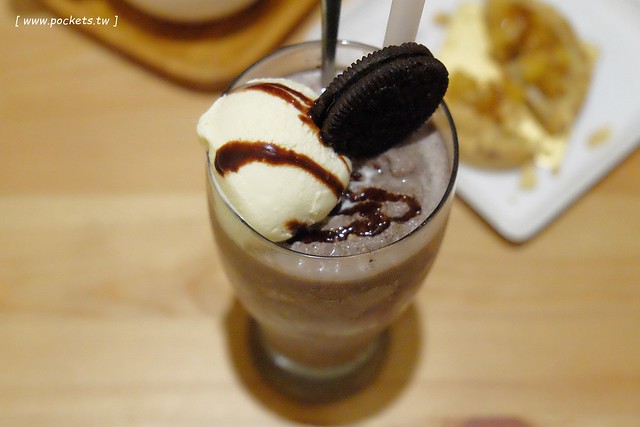 小原咖啡┃台中西區美食：精明一街的甜點咖啡館，台中超人氣手工甜點店，有台中少見的葡式蛋塔，還有人氣限定的泡芙塔 @飛天璇的口袋