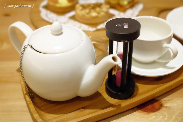 小原咖啡┃台中西區美食：精明一街的甜點咖啡館，台中超人氣手工甜點店，有台中少見的葡式蛋塔，還有人氣限定的泡芙塔 @飛天璇的口袋