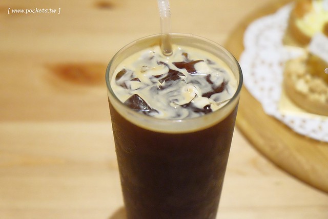 小原咖啡┃台中西區美食：精明一街的甜點咖啡館，台中超人氣手工甜點店，有台中少見的葡式蛋塔，還有人氣限定的泡芙塔 @飛天璇的口袋