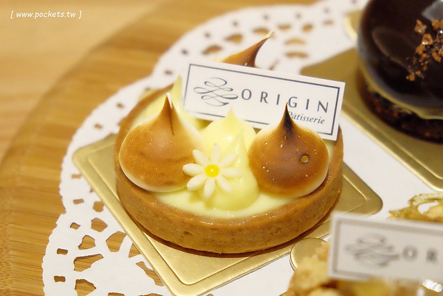 小原咖啡┃台中西區美食：精明一街的甜點咖啡館，台中超人氣手工甜點店，有台中少見的葡式蛋塔，還有人氣限定的泡芙塔 @飛天璇的口袋