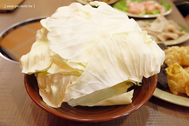 台中西屯｜霸味羊肉爐．中科商圈羊肉爐，使用炭火加熱薑母鴨湯頭 @飛天璇的口袋