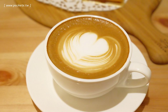 小原咖啡┃台中西區美食：精明一街的甜點咖啡館，台中超人氣手工甜點店，有台中少見的葡式蛋塔，還有人氣限定的泡芙塔 @飛天璇的口袋