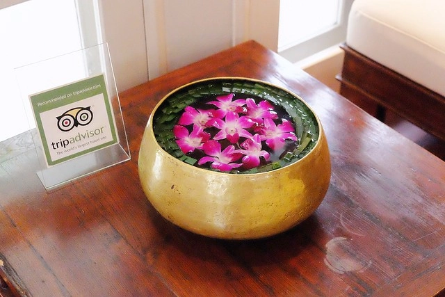 泰國曼谷｜Oasis Spa Bangkok Sukhumvit 31．城市綠洲奢華的貴婦級SPA，精油按摩、泰式按摩、草藥球熱敷 @飛天璇的口袋