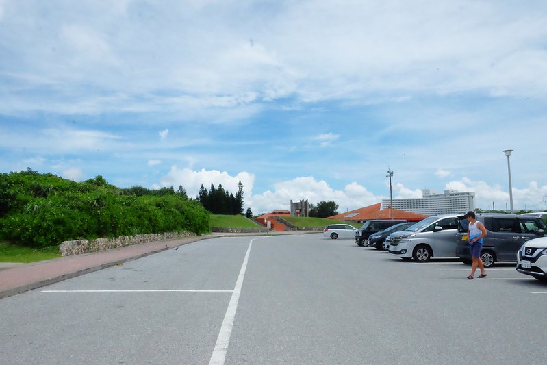 日本沖繩｜殘波岬燈塔．沖繩本島最西邊的夕陽美景，綿延2公里的天然斷崖 @飛天璇的口袋