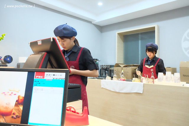 波波打嗝 PoPo Hiccups┃台中西區美食：與Natura微礦水聯名合作，氣泡水鮮果特調飲料，限定版的玻璃瓶搶購一空 @飛天璇的口袋