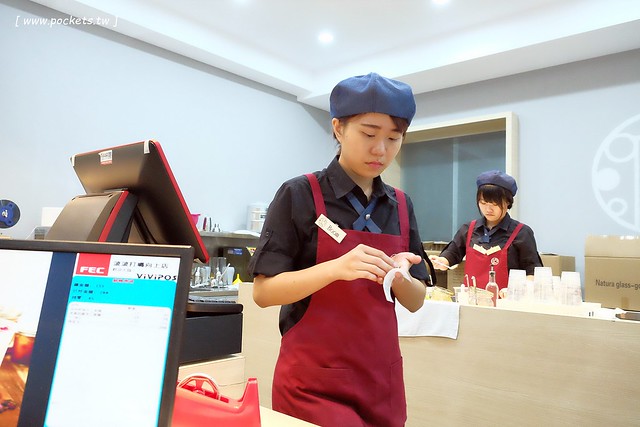 波波打嗝 PoPo Hiccups┃台中西區美食：與Natura微礦水聯名合作，氣泡水鮮果特調飲料，限定版的玻璃瓶搶購一空 @飛天璇的口袋