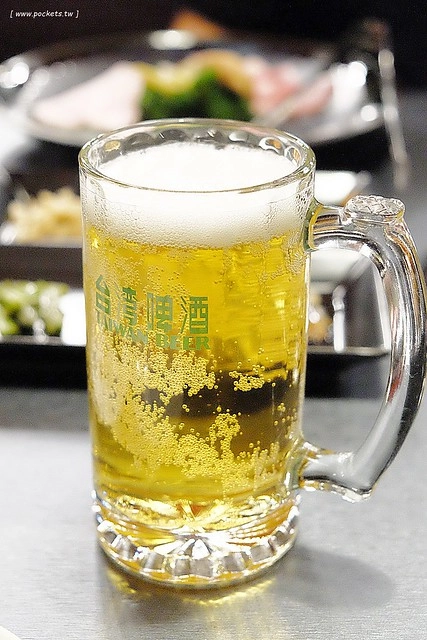 舞蟹┃台中西屯美食：$1350元~活凍帝王蟹、安格斯黑牛、頂級燒烤吃到飽，每日配送新鮮漁獲，刺身、握壽司，台灣啤酒喝到飽，Haagen-Dazs冰淇淋 @飛天璇的口袋