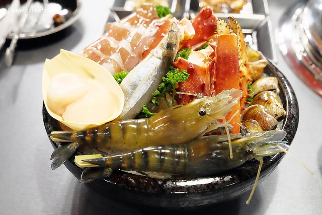 舞蟹┃台中西屯美食：$1350元~活凍帝王蟹、安格斯黑牛、頂級燒烤吃到飽，每日配送新鮮漁獲，刺身、握壽司，台灣啤酒喝到飽，Haagen-Dazs冰淇淋 @飛天璇的口袋