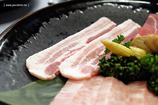 舞蟹┃台中西屯美食：$1350元~活凍帝王蟹、安格斯黑牛、頂級燒烤吃到飽，每日配送新鮮漁獲，刺身、握壽司，台灣啤酒喝到飽，Haagen-Dazs冰淇淋 @飛天璇的口袋