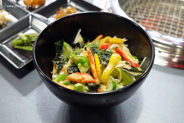 舞蟹┃台中西屯美食：$1350元~活凍帝王蟹、安格斯黑牛、頂級燒烤吃到飽，每日配送新鮮漁獲，刺身、握壽司，台灣啤酒喝到飽，Haagen-Dazs冰淇淋 @飛天璇的口袋