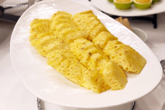 舞蟹┃台中西屯美食：$1350元~活凍帝王蟹、安格斯黑牛、頂級燒烤吃到飽，每日配送新鮮漁獲，刺身、握壽司，台灣啤酒喝到飽，Haagen-Dazs冰淇淋 @飛天璇的口袋