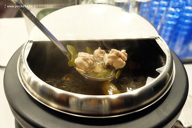 舞蟹┃台中西屯美食：$1350元~活凍帝王蟹、安格斯黑牛、頂級燒烤吃到飽，每日配送新鮮漁獲，刺身、握壽司，台灣啤酒喝到飽，Haagen-Dazs冰淇淋 @飛天璇的口袋