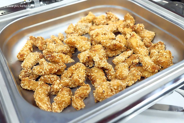 舞蟹┃台中西屯美食：$1350元~活凍帝王蟹、安格斯黑牛、頂級燒烤吃到飽，每日配送新鮮漁獲，刺身、握壽司，台灣啤酒喝到飽，Haagen-Dazs冰淇淋 @飛天璇的口袋