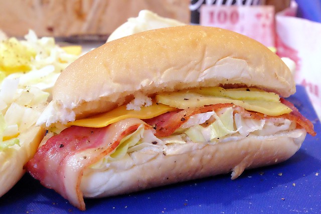 Mixto手作三明治┃一中商圈美食：目前最夯的古巴三明治，另類的銅板散步美食，熱壓三明治一撕開就上演牽絲秀 @飛天璇的口袋