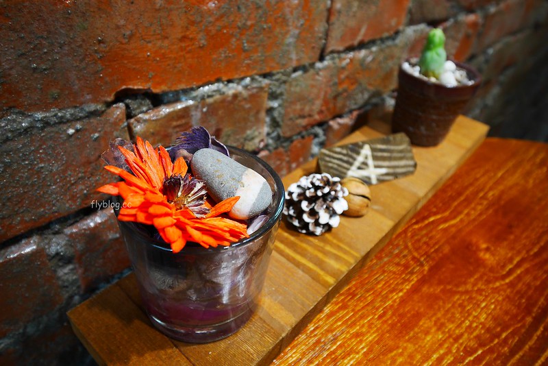 渣凳早午餐．Zha Deng：好吃又有質感的早午餐店，東區力行國小附近美食推薦 @飛天璇的口袋