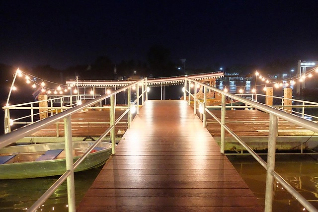 泰國安帕瓦｜安帕瓦水上市場｜每個星期五、六、日才出沒的夜市，泰國自由行最愛的景點之一，品嚐Chalsamran Amphawa ร้านอาหารเจ้าสำราญ晚餐 @飛天璇的口袋