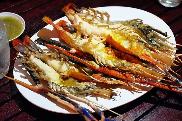 泰國安帕瓦｜安帕瓦水上市場｜每個星期五、六、日才出沒的夜市，泰國自由行最愛的景點之一，品嚐Chalsamran Amphawa ร้านอาหารเจ้าสำราญ晚餐 @飛天璇的口袋