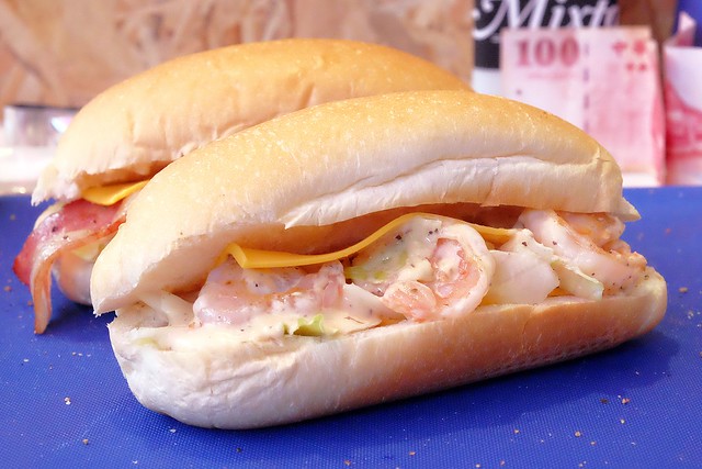 Mixto手作三明治┃一中商圈美食：目前最夯的古巴三明治，另類的銅板散步美食，熱壓三明治一撕開就上演牽絲秀 @飛天璇的口袋