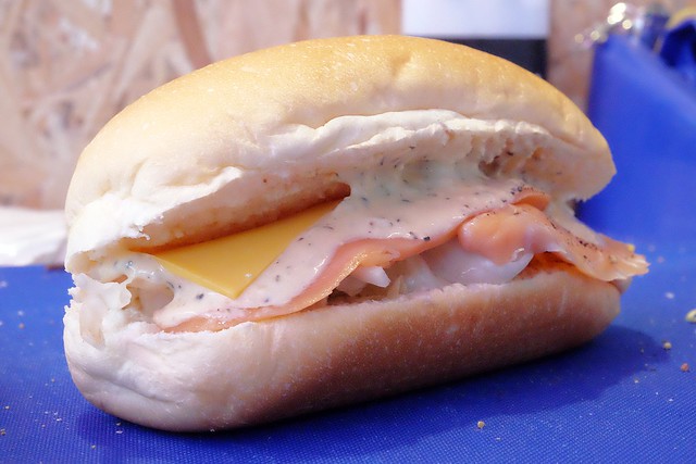 Mixto手作三明治┃一中商圈美食：目前最夯的古巴三明治，另類的銅板散步美食，熱壓三明治一撕開就上演牽絲秀 @飛天璇的口袋