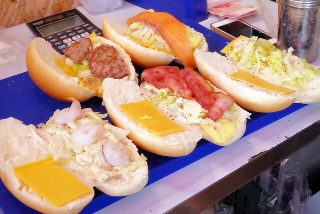 Mixto手作三明治┃一中商圈美食：目前最夯的古巴三明治，另類的銅板散步美食，熱壓三明治一撕開就上演牽絲秀 @飛天璇的口袋