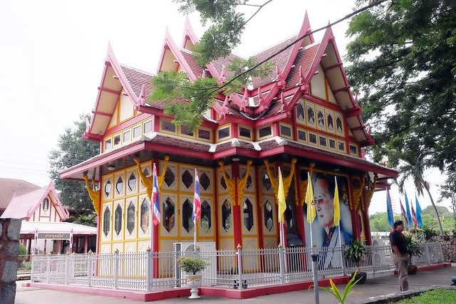泰國華欣｜華欣車站｜泰國最古老的車站之一，漂亮的百年古蹟級車站，華欣推薦必遊景點之一 @飛天璇的口袋