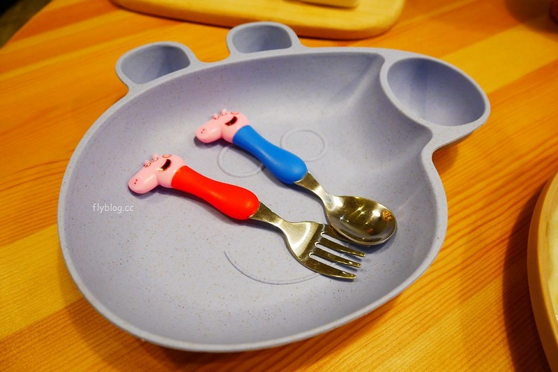 惠蓀咖啡┃台中西區：超可愛的大佛雞蛋糕，可以自行DIY大佛髮型，審計新村美食推薦 @飛天璇的口袋