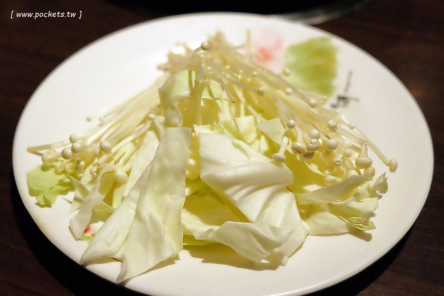 高麗屋：平價又美味的韓式料理，份量多到會吃不完，用餐時間人潮絡繹不絕 @飛天璇的口袋