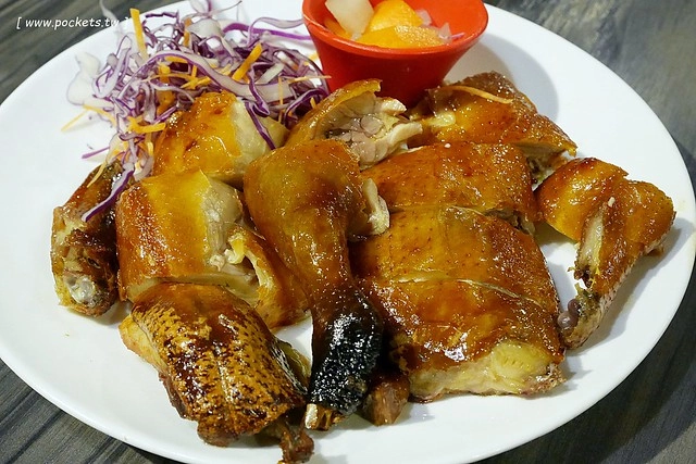 台中北屯｜寶達港式茶餐廳．香港師傅開的港式茶餐廳，推薦脆皮吊燒雞必點 @飛天璇的口袋