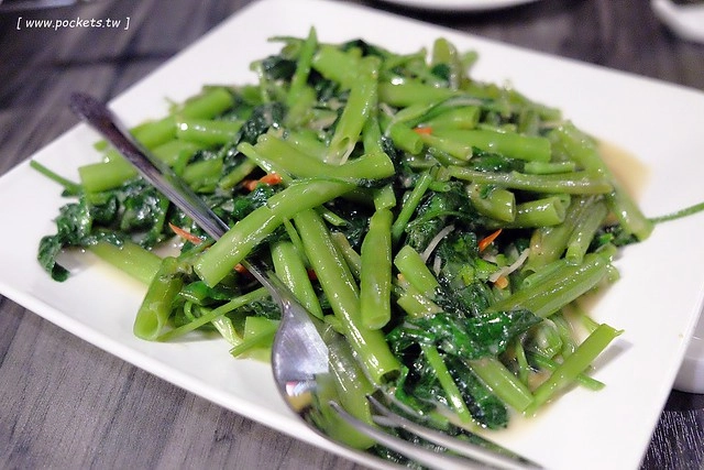 台中北屯｜寶達港式茶餐廳．香港師傅開的港式茶餐廳，推薦脆皮吊燒雞必點 @飛天璇的口袋