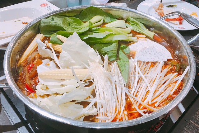 黃記煌三汁燜鍋｜標榜不加任何一滴水的乾式火鍋，北京連鎖火鍋名店，進駐台北信義區ATT 4 FUN的4樓 @飛天璇的口袋