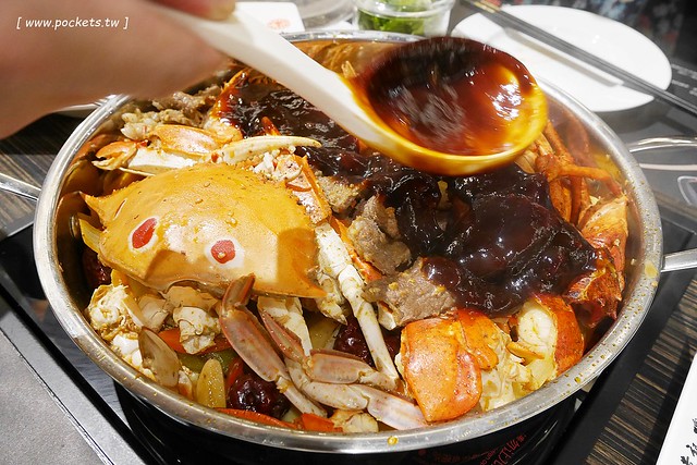 黃記煌三汁燜鍋｜標榜不加任何一滴水的乾式火鍋，北京連鎖火鍋名店，進駐台北信義區ATT 4 FUN的4樓 @飛天璇的口袋