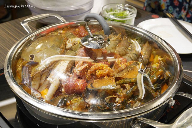 黃記煌三汁燜鍋｜標榜不加任何一滴水的乾式火鍋，北京連鎖火鍋名店，進駐台北信義區ATT 4 FUN的4樓 @飛天璇的口袋