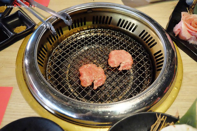 一頭牛日式燒肉．清酒┃台中南屯美食：台中公益路日式燒肉店，全新菜單11月新上市，大口享受9A級和牛套餐 @飛天璇的口袋