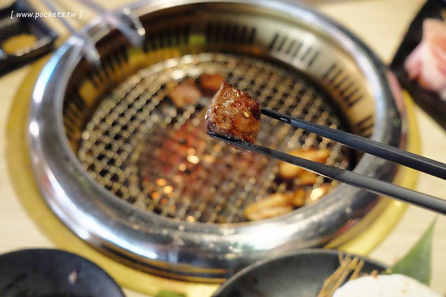 一頭牛日式燒肉．清酒┃台中南屯美食：台中公益路日式燒肉店，全新菜單11月新上市，大口享受9A級和牛套餐 @飛天璇的口袋