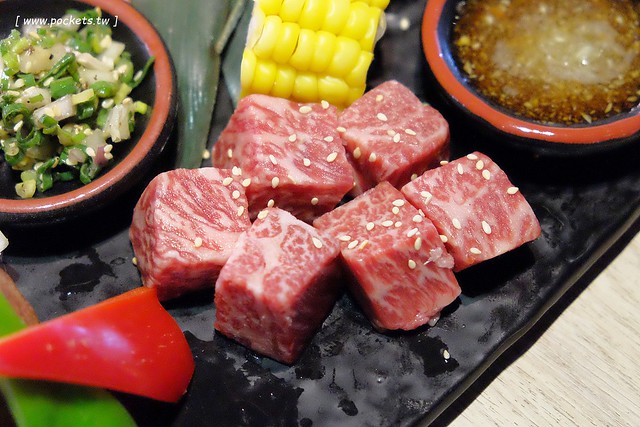 一頭牛日式燒肉．清酒┃台中南屯美食：台中公益路日式燒肉店，全新菜單11月新上市，大口享受9A級和牛套餐 @飛天璇的口袋