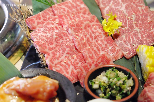 一頭牛日式燒肉．清酒┃台中南屯美食：台中公益路日式燒肉店，全新菜單11月新上市，大口享受9A級和牛套餐 @飛天璇的口袋