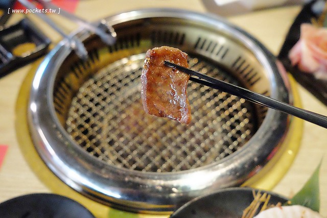 一頭牛日式燒肉．清酒┃台中南屯美食：台中公益路日式燒肉店，全新菜單11月新上市，大口享受9A級和牛套餐 @飛天璇的口袋