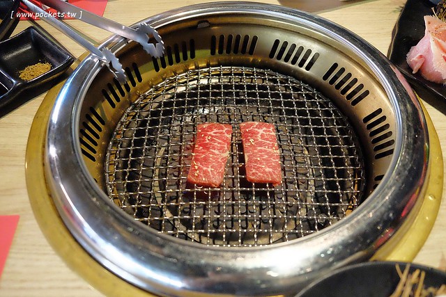 一頭牛日式燒肉．清酒┃台中南屯美食：台中公益路日式燒肉店，全新菜單11月新上市，大口享受9A級和牛套餐 @飛天璇的口袋