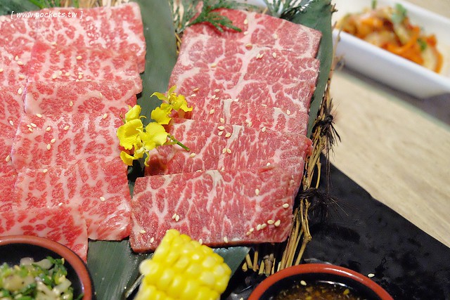 一頭牛日式燒肉．清酒┃台中南屯美食：台中公益路日式燒肉店，全新菜單11月新上市，大口享受9A級和牛套餐 @飛天璇的口袋