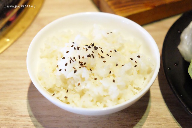 一頭牛日式燒肉．清酒┃台中南屯美食：台中公益路日式燒肉店，全新菜單11月新上市，大口享受9A級和牛套餐 @飛天璇的口袋