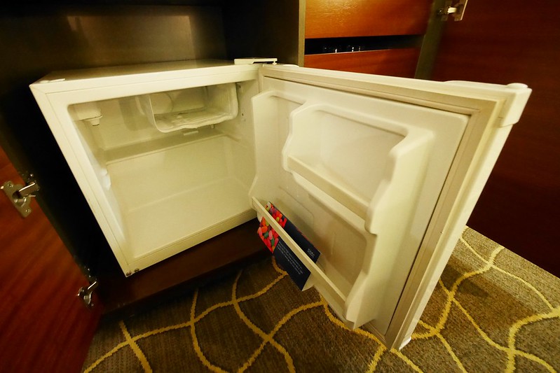 澳洲珀斯｜Four Points By Sheraton 福朋喜來登飯店，珀斯體育館正對面，隔壁有便利商店 @飛天璇的口袋