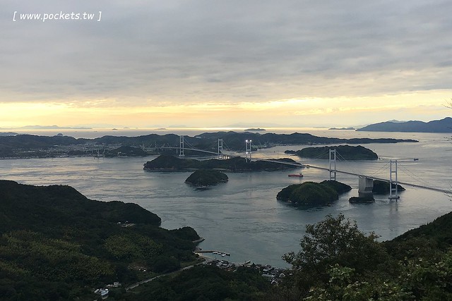 【日本愛媛】亀老山展望公園~今治市的三大必訪美景，遠眺來島海峽大橋夕陽，日劇心有所屬(有喜歡的人)拍攝地點 @飛天璇的口袋