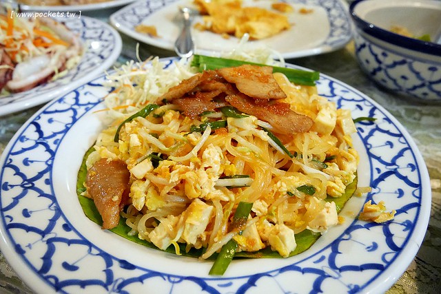 泰國安帕瓦｜Baanrak Amphawa 安帕瓦愛之家旅館｜泰國傳統水上屋，鄰近安帕瓦水上市場，可以參加晚上賞螢清晨供僧活動 @飛天璇的口袋