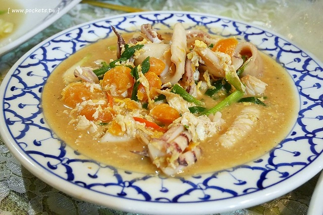 泰國安帕瓦｜Baanrak Amphawa 安帕瓦愛之家旅館｜泰國傳統水上屋，鄰近安帕瓦水上市場，可以參加晚上賞螢清晨供僧活動 @飛天璇的口袋