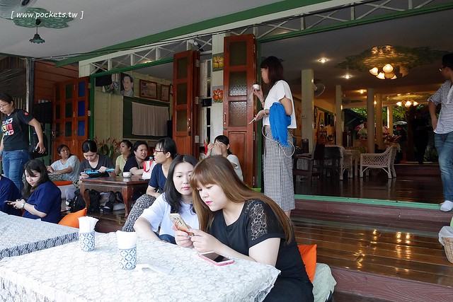 泰國安帕瓦｜Baanrak Amphawa 安帕瓦愛之家旅館｜泰國傳統水上屋，鄰近安帕瓦水上市場，可以參加晚上賞螢清晨供僧活動 @飛天璇的口袋