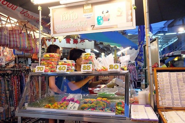 泰國安帕瓦｜安帕瓦水上市場｜每個星期五、六、日才出沒的夜市，泰國自由行最愛的景點之一，品嚐Chalsamran Amphawa ร้านอาหารเจ้าสำราญ晚餐 @飛天璇的口袋