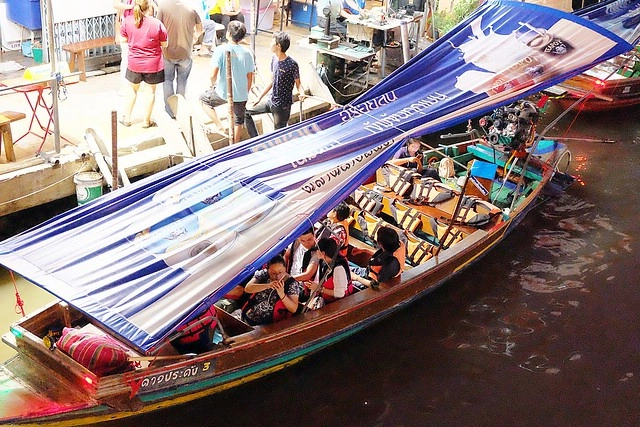 泰國安帕瓦｜安帕瓦水上市場｜每個星期五、六、日才出沒的夜市，泰國自由行最愛的景點之一，品嚐Chalsamran Amphawa ร้านอาหารเจ้าสำราญ晚餐 @飛天璇的口袋