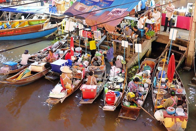 泰國安帕瓦｜安帕瓦水上市場｜每個星期五、六、日才出沒的夜市，泰國自由行最愛的景點之一，品嚐Chalsamran Amphawa ร้านอาหารเจ้าสำราญ晚餐 @飛天璇的口袋