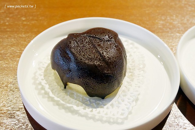 厝咖 True Colors┃台中西屯美食：隱身巷弄間的個人手作甜點工坊，可以品嚐世面世見的甜點種類，還有個人推薦冰滴咖啡和香水檸檬氣泡 @飛天璇的口袋